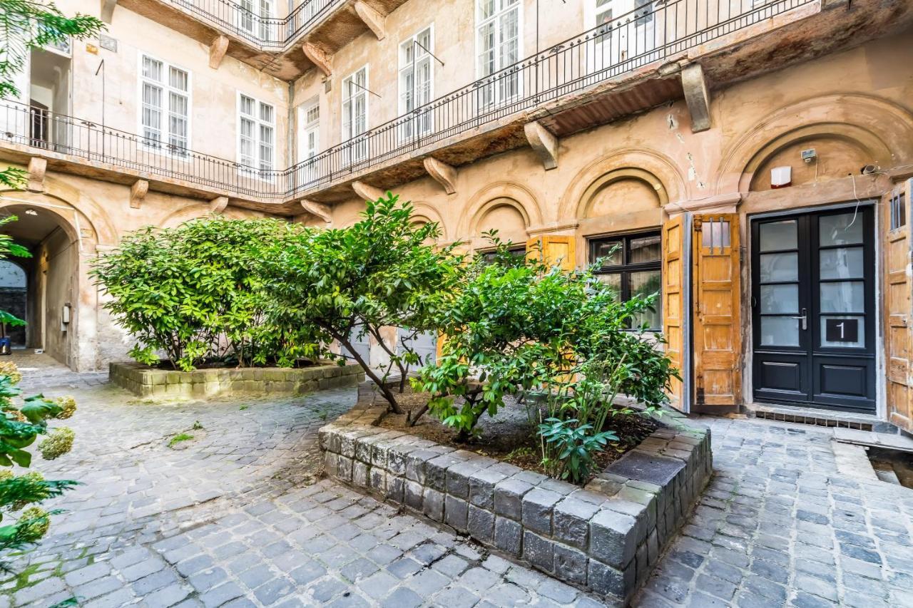 Urban Stable Luxury Apartments Budapeste Exterior foto