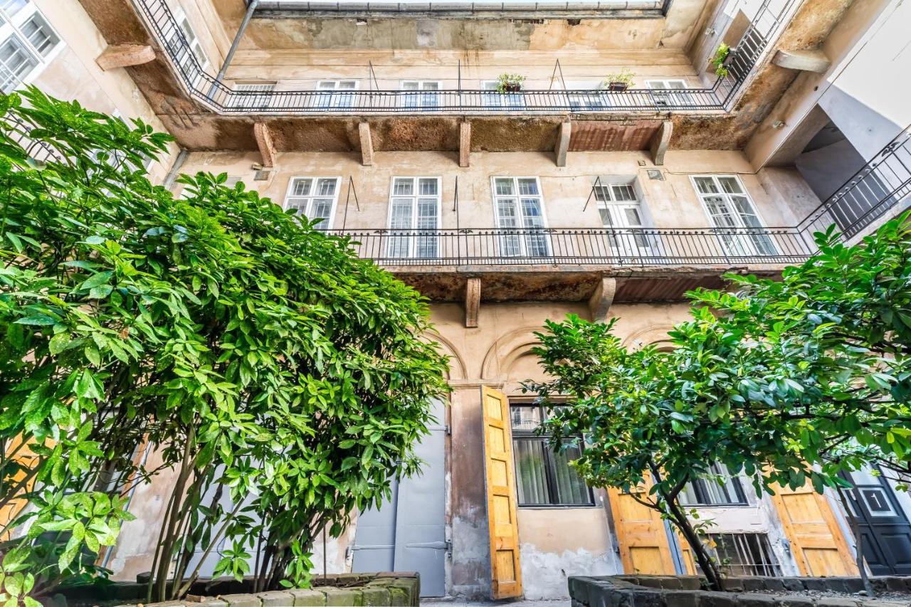 Urban Stable Luxury Apartments Budapeste Exterior foto