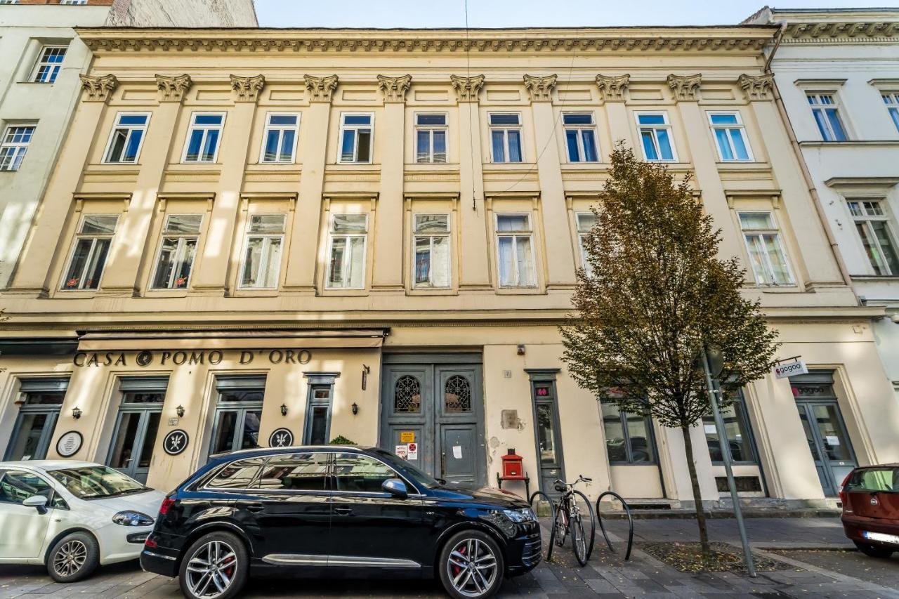 Urban Stable Luxury Apartments Budapeste Exterior foto