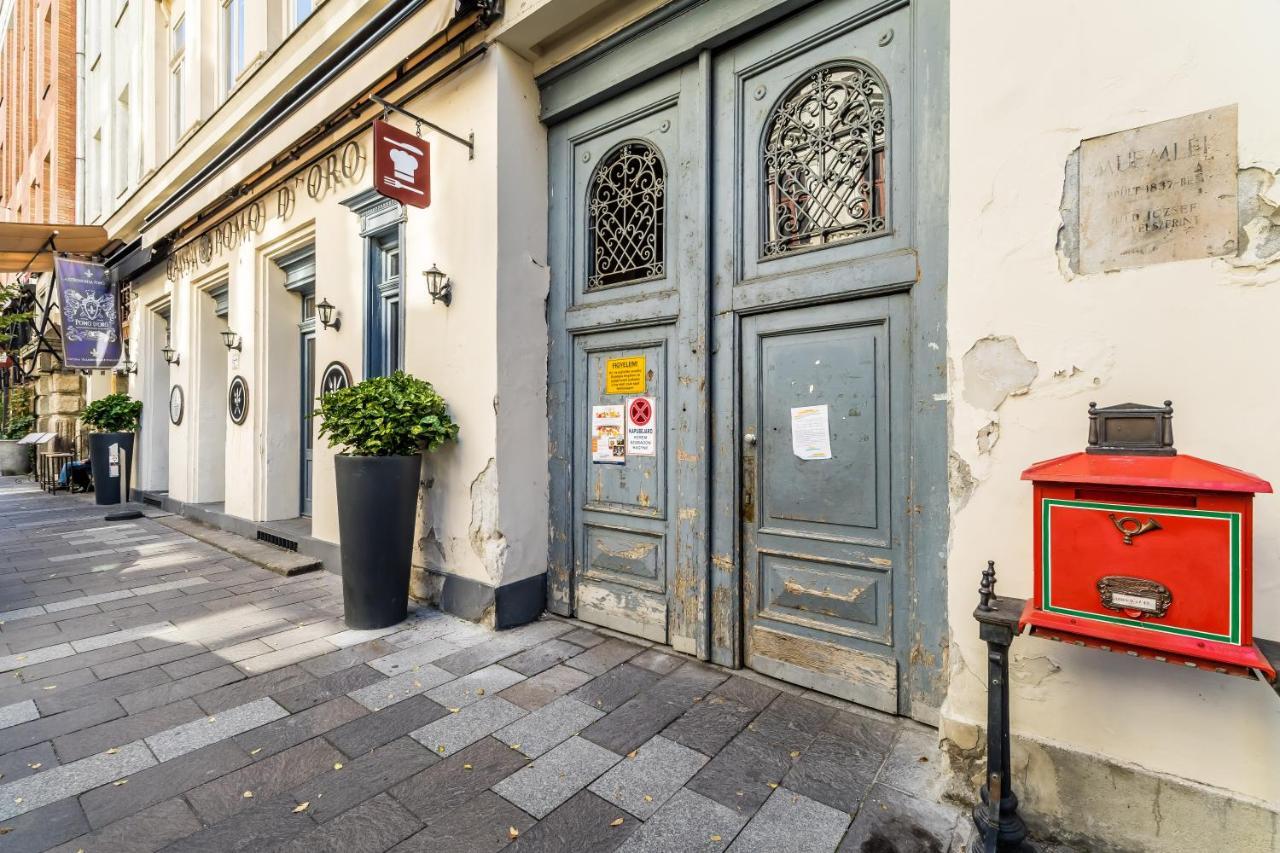 Urban Stable Luxury Apartments Budapeste Exterior foto