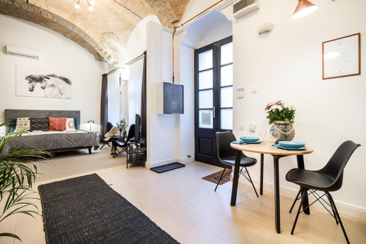 Urban Stable Luxury Apartments Budapeste Exterior foto