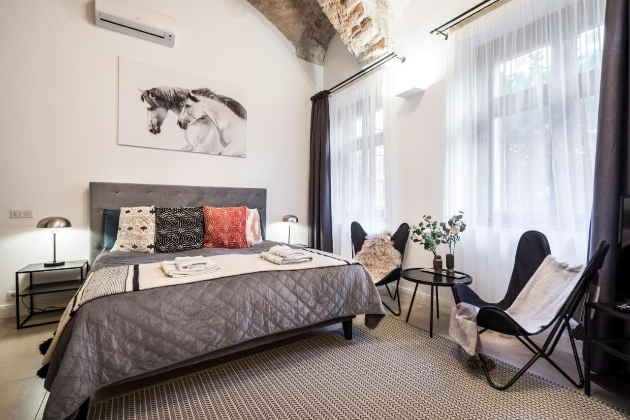 Urban Stable Luxury Apartments Budapeste Exterior foto