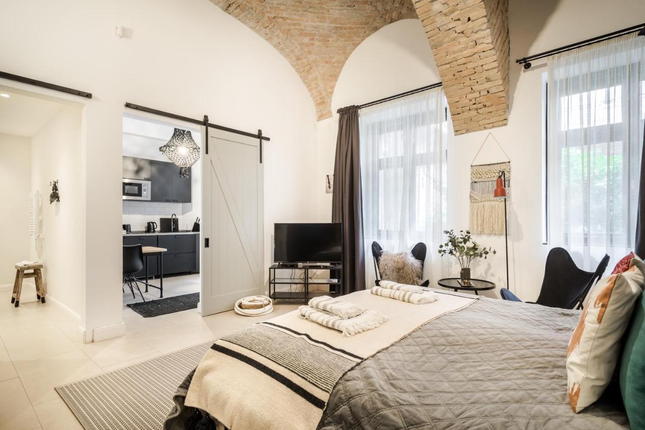 Urban Stable Luxury Apartments Budapeste Exterior foto