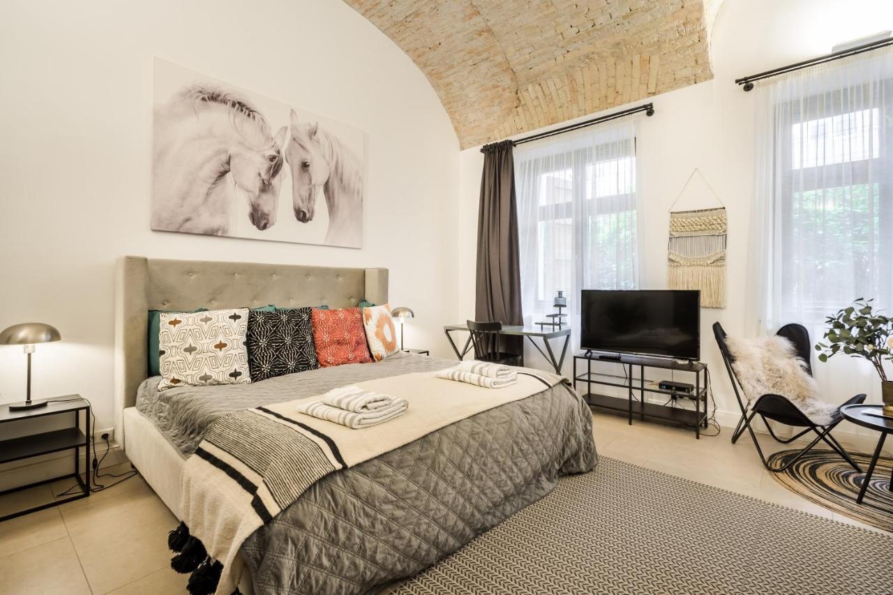 Urban Stable Luxury Apartments Budapeste Exterior foto