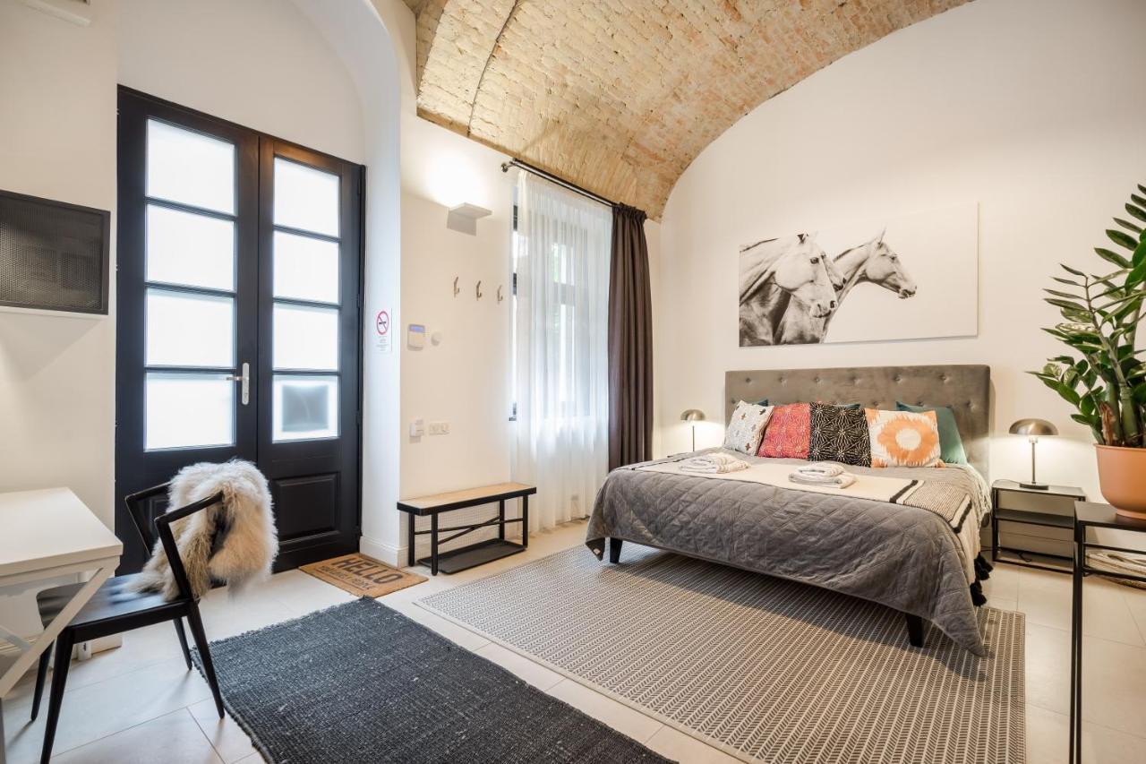 Urban Stable Luxury Apartments Budapeste Exterior foto